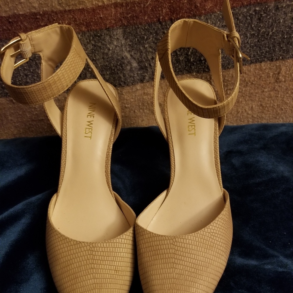 Nine West - Picture 3 of 6
